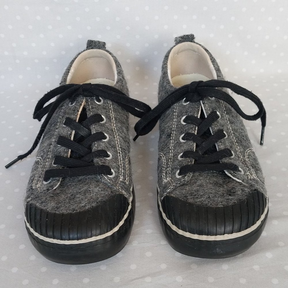 Keen Elsa Gray and Black Fleece Lace Up Sneaker